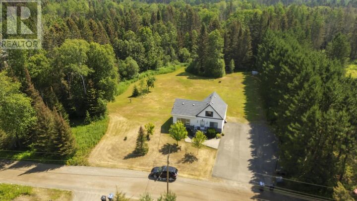 Property Photo: 190 Lydia Ave ON P7G 2G1