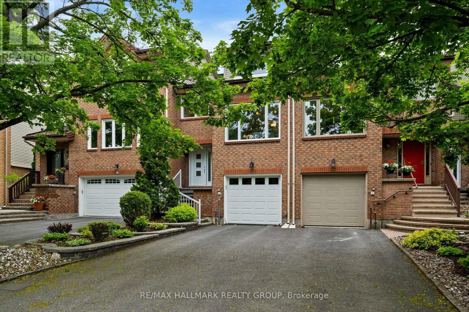 Property Photo:  44 Dunbarton Court  ON K1K 4L4 