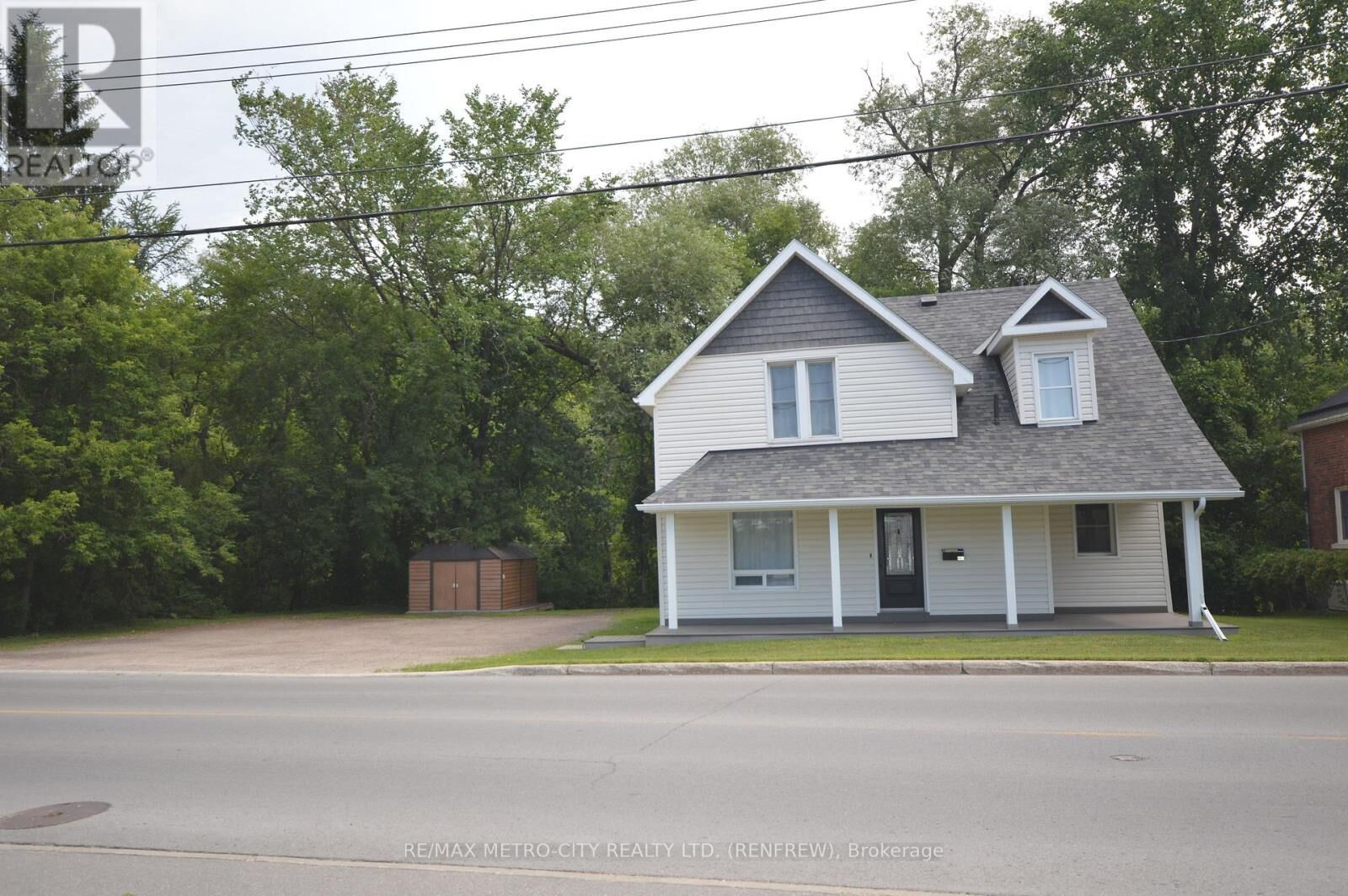 Property Photo: 447 Raglan Street South ON K7V 1R9