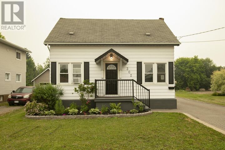 Property Photo: 302 Franklin St ON P6C 4A8