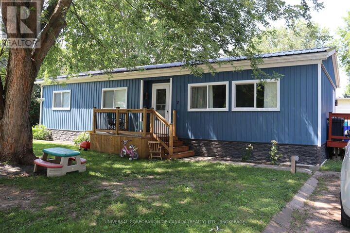 7 Maple St Street East — photo 1
