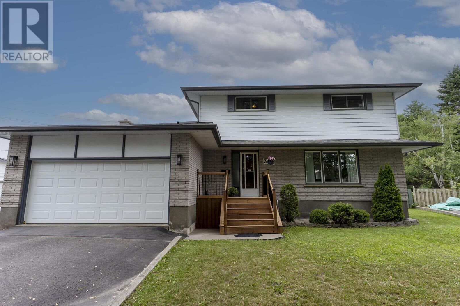 Property Photo:  386 Lambton Pl  ON P7C 5M1 