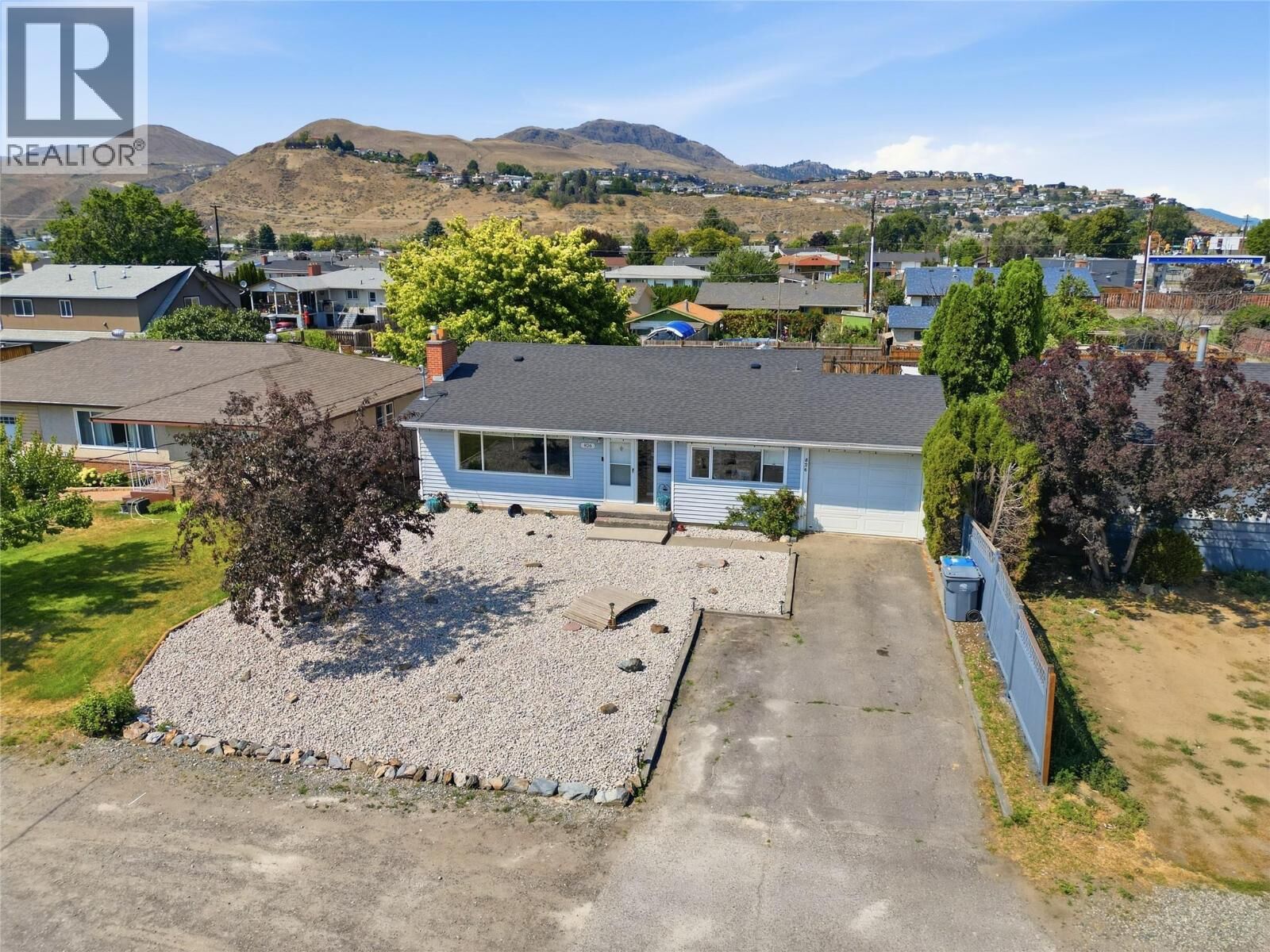 Property Photo:  826 Lethbridge Avenue  BC V2B 1X8 