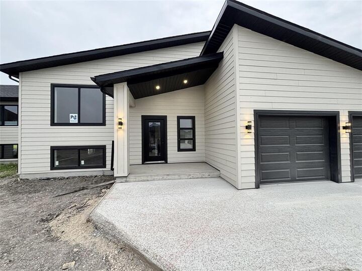 Property Photo:  124 Primrose Lane  MB R5G 2Z3 