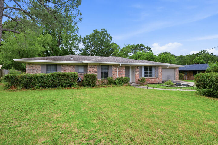 Property Photo:  8 Poplar Avenue  FL 32579 