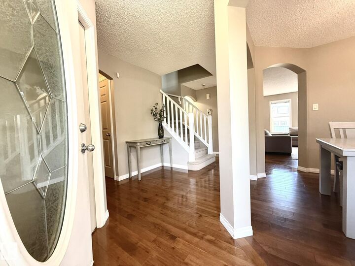 Property Photo:  1820 Robertson Crescent SW  AB T6W 1N8 