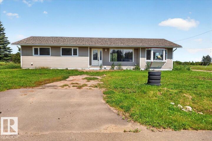 Property Photo:  5316 54 Avenue  AB T0B 0C0 