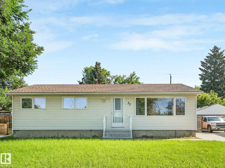 Property Photo:  37 Sheridan Drive  AB T8N 0J1 