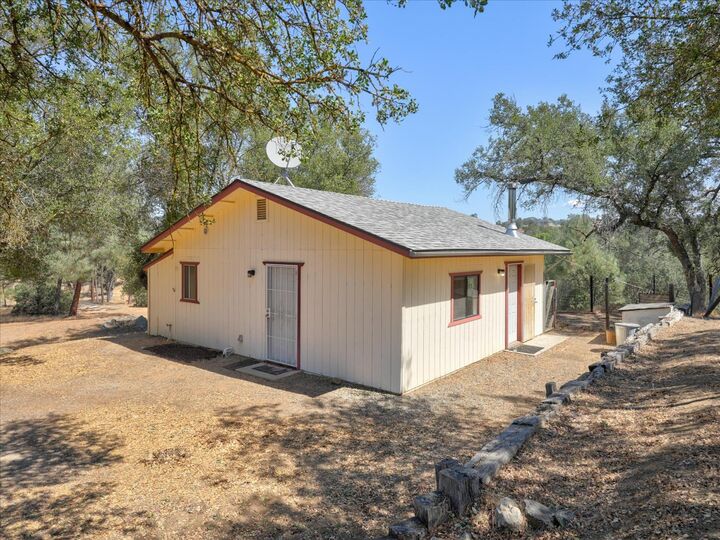 Property Photo: 42025 Road 415 CA 93614