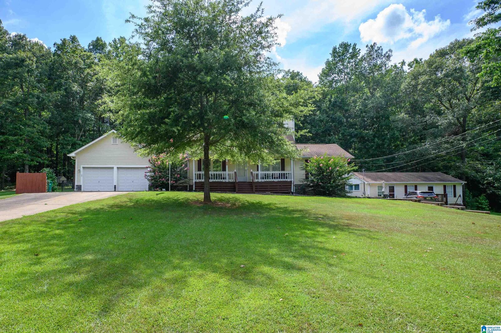 Property Photo: 12430 Wagon Wheel Trace AL 35111