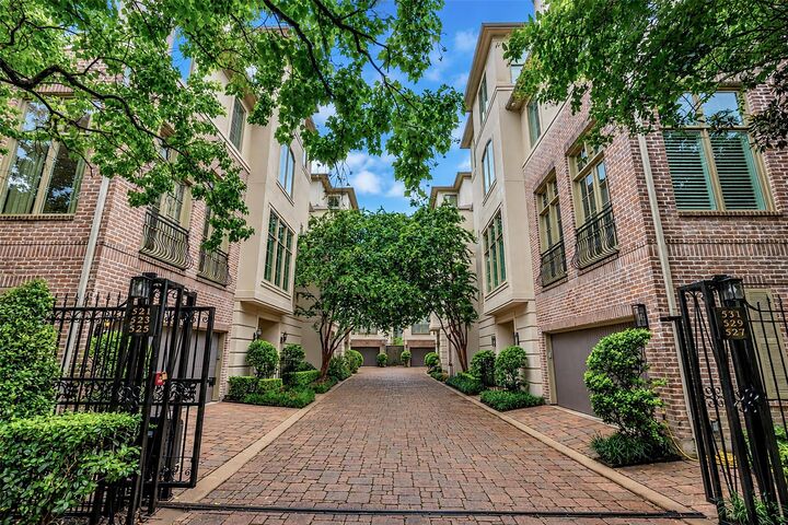 Property Photo: 523 Lovett Boulevard TX 77006