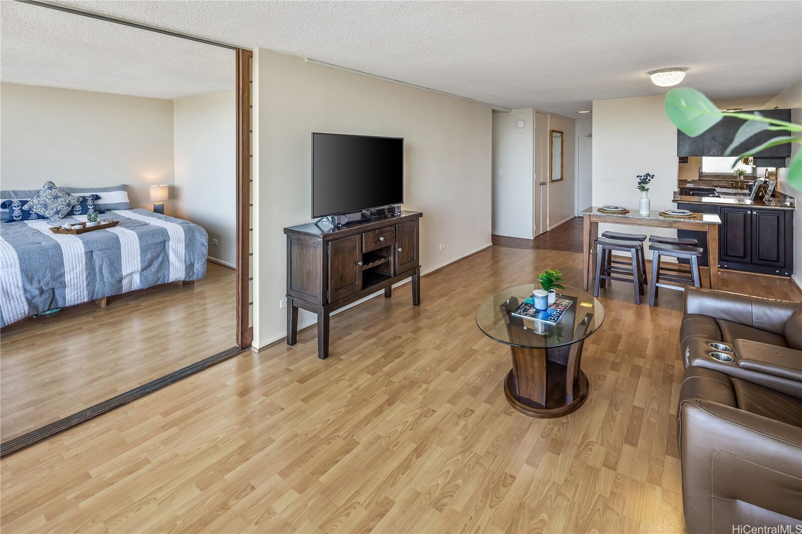 Property Photo:  1015 Ala Napunani Street 402  HI 96818 