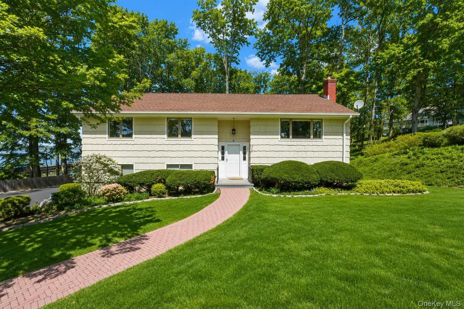 Property Photo: 6 Scarborough Circle NY 10510