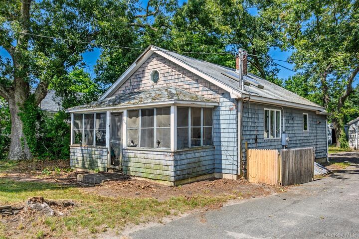 Property Photo:  426 Riverleigh Avenue  NY 11901 