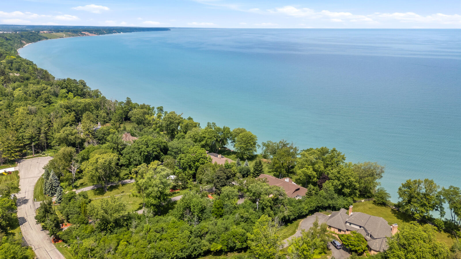 Property Photo: 11272 N Lakeview Pl WI 53092