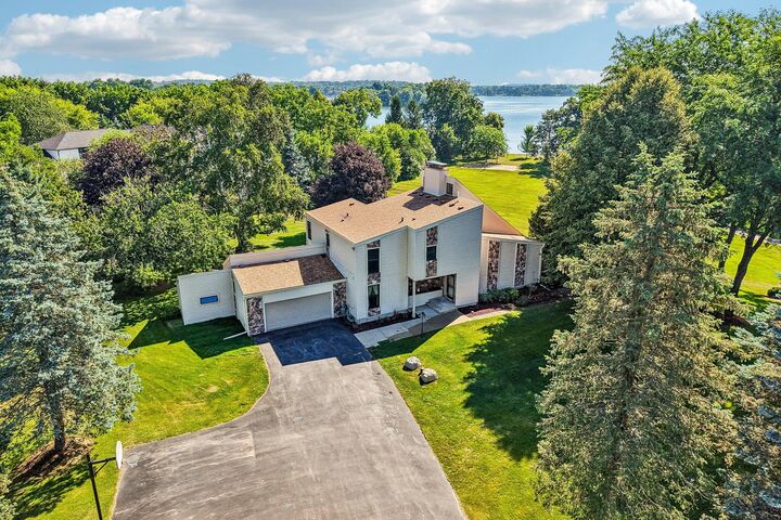 Property Photo:  N61w35366 Mariner Ct  WI 53066 