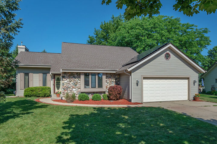 Property Photo: 1716 Erin Ln WI 53188