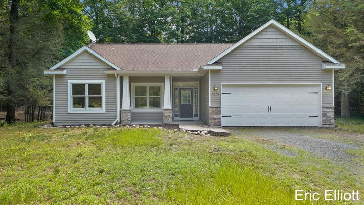 Property Photo:  4434 N Pine Avenue  MI 49436 