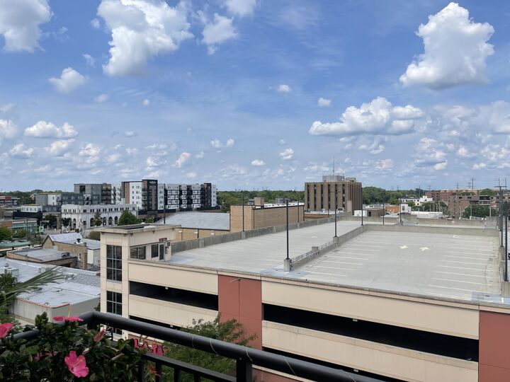 Property Photo: 647 Metropolitan Way 612L IL 60016