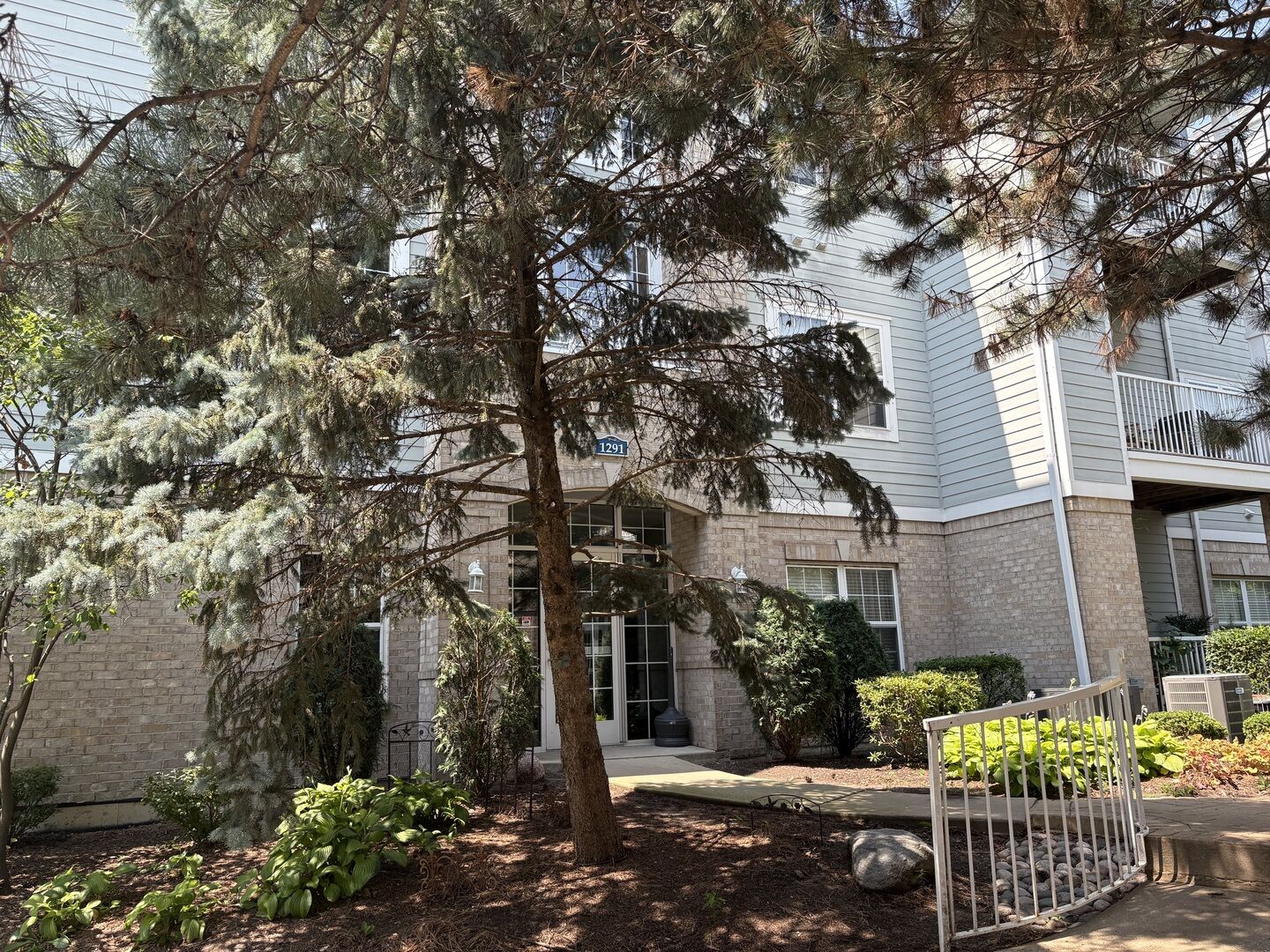 Property Photo:  1291 W Lake Street 302  IL 60101 