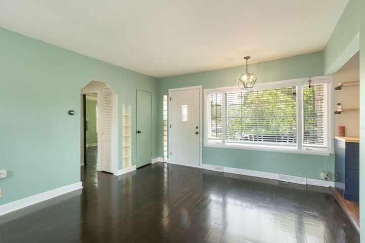 Property Photo: 3717 Greenleaf Avenue IL 60042