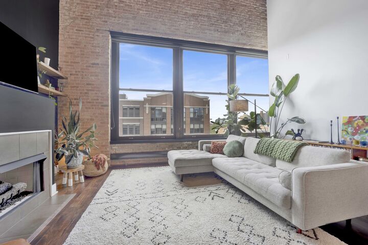 Property Photo: 2303 S Michigan Avenue 507 IL 60616