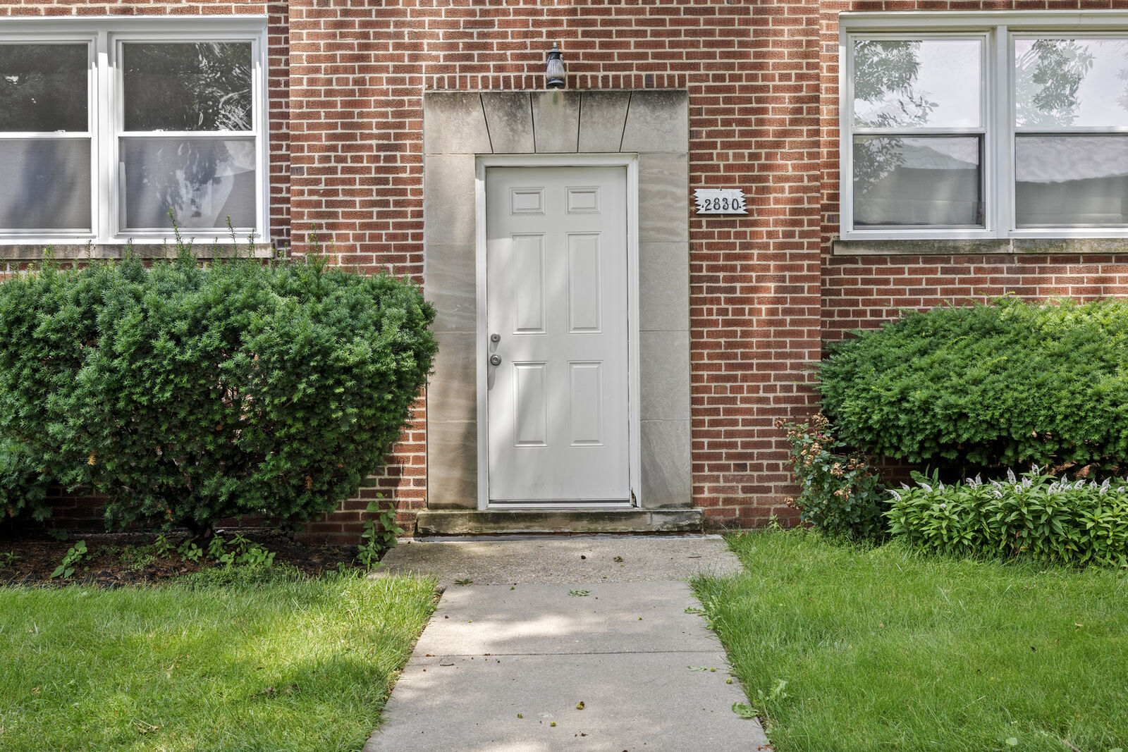 Property Photo: 2830 W Summerdale Avenue 2 IL 60625