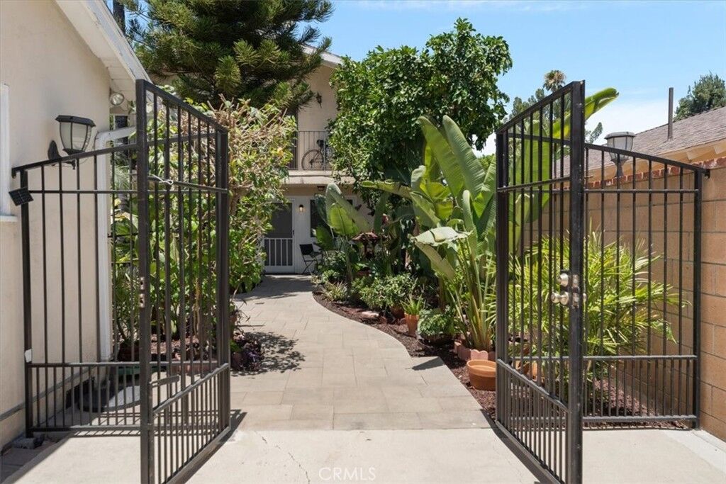 Property Photo:  22521 Victory Boulevard B  CA 91307 