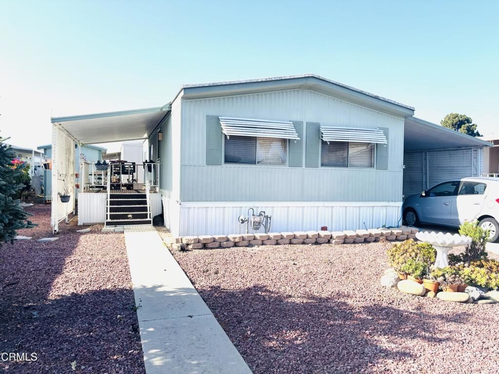 Property Photo:  425 Avalon Place 86  CA 93033 