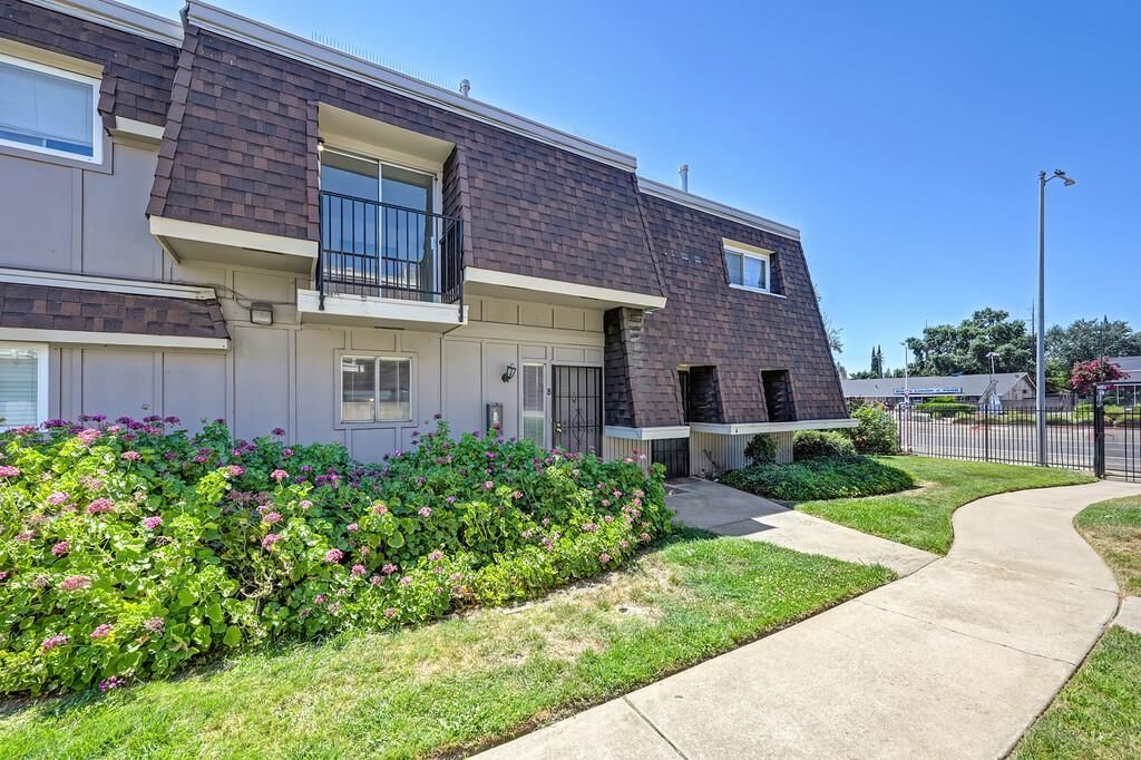 Property Photo:  5618 Hillsdale Boulevard B  CA 95842 