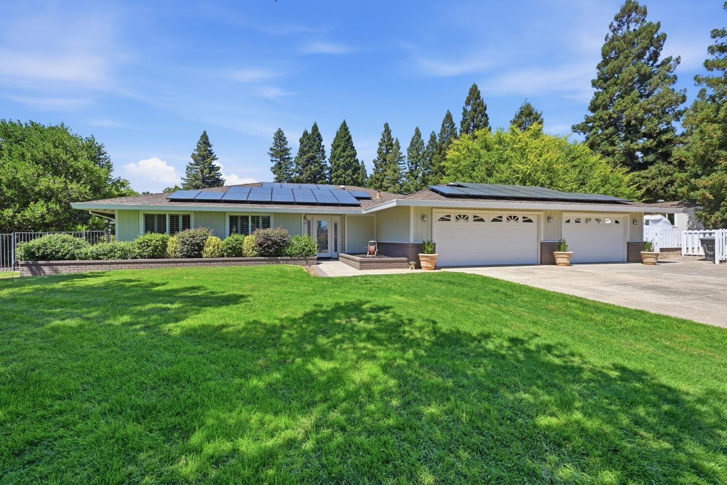 Property Photo: 6595 Pueblo Court CA 95746