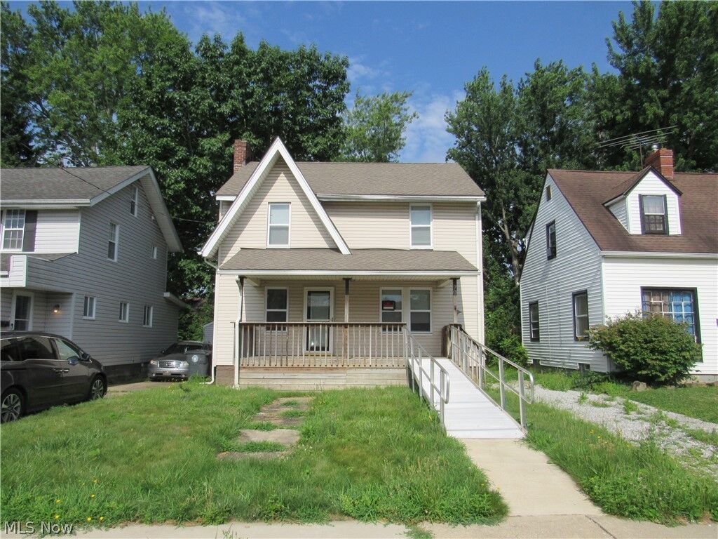 Property Photo: 700 Glendora Avenue OH 44320