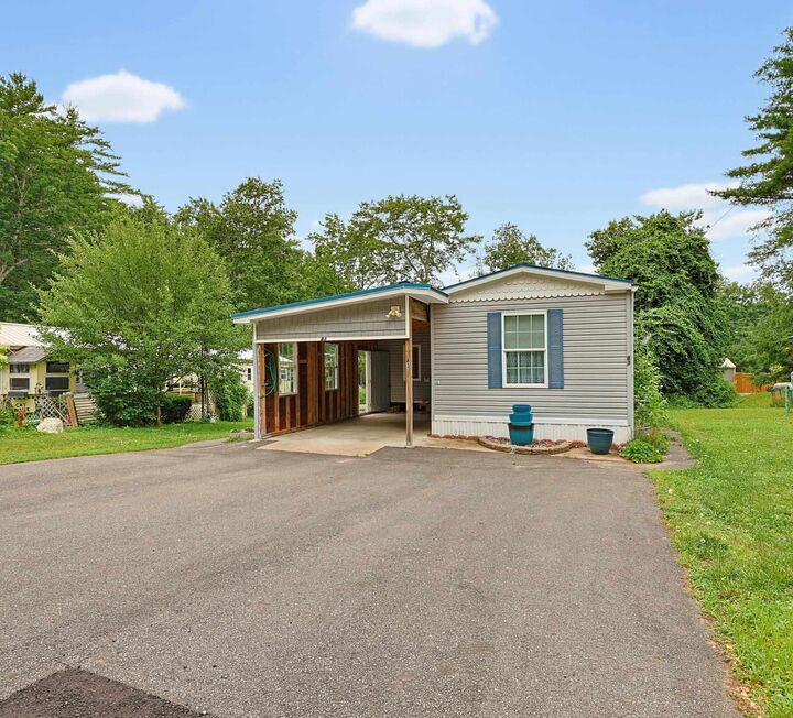 Property Photo:  83 Boxwood Lane  NH 03077 
