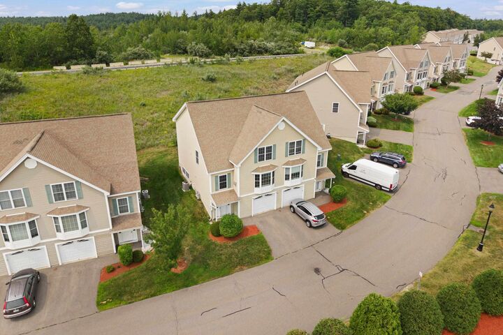 Property Photo: 8 Canterberry Court NH 03051