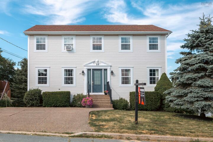 28 Hillview Drive — photo 1