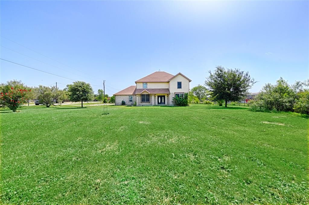 Property Photo:  8700 Sallys Way  TX 76009 