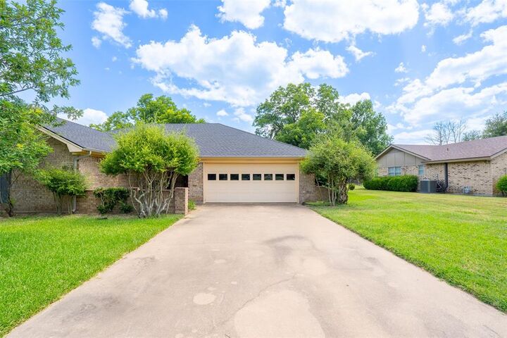 Property Photo:  1501 Westhill Terrace  TX 76033 