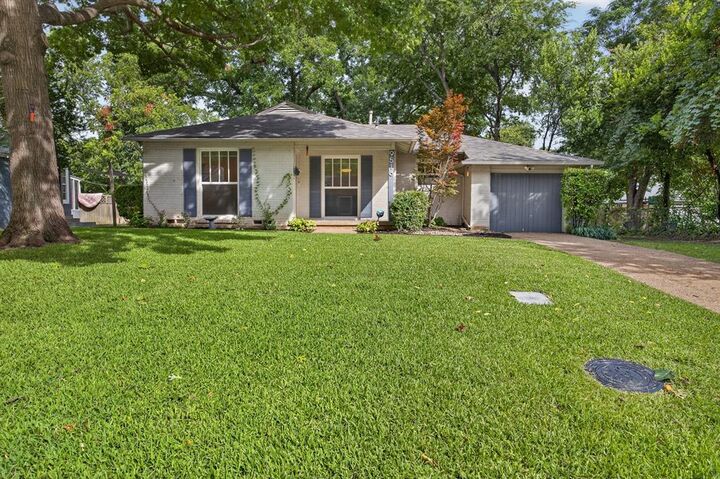 Property Photo: 9518 Biscayne Boulevard TX 75218
