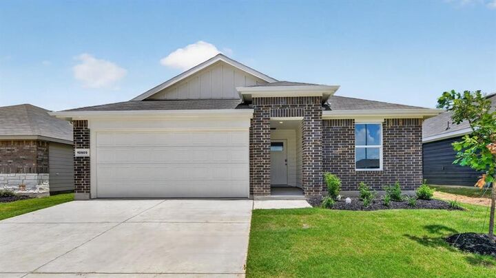 Property Photo: 405 Babbling Brook Drive TX 76259