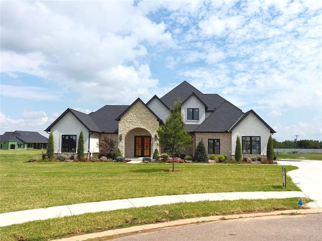 Property Photo:  22312 Pine Bluff Way  OK 73025 