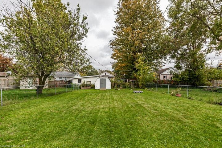 Property Photo:  