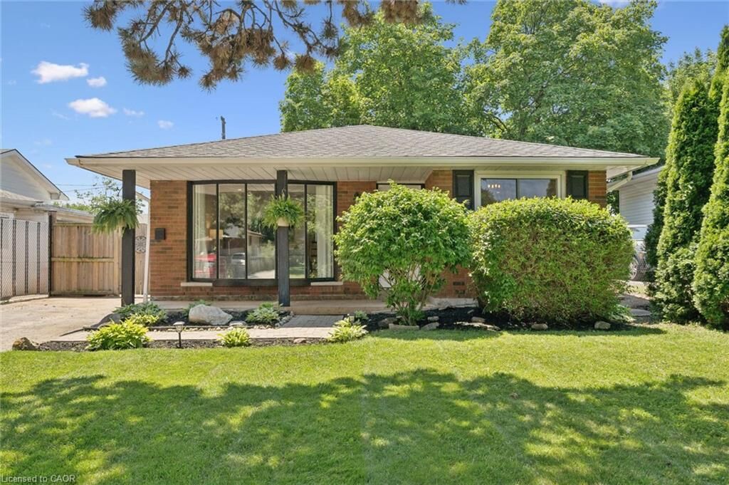 Property Photo:  