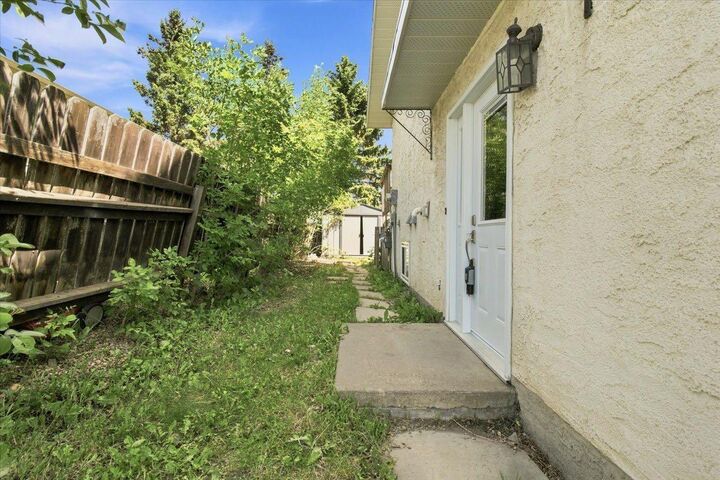 Property Photo: 8113 94 Street AB T8V 5R4