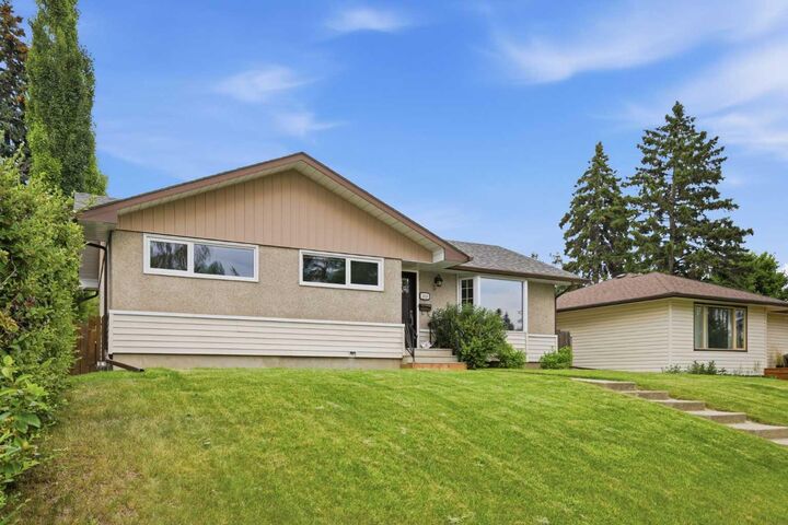 Property Photo: 2828 45 Street SW AB T3E 3T4