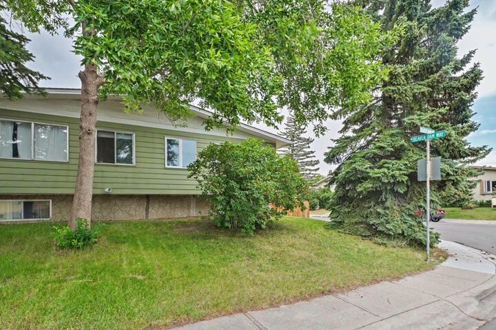 Property Photo: 20A Beaver Dam Place NE AB T2K 4X3