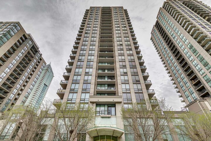 1118 12 Avenue SW 806 — photo 1