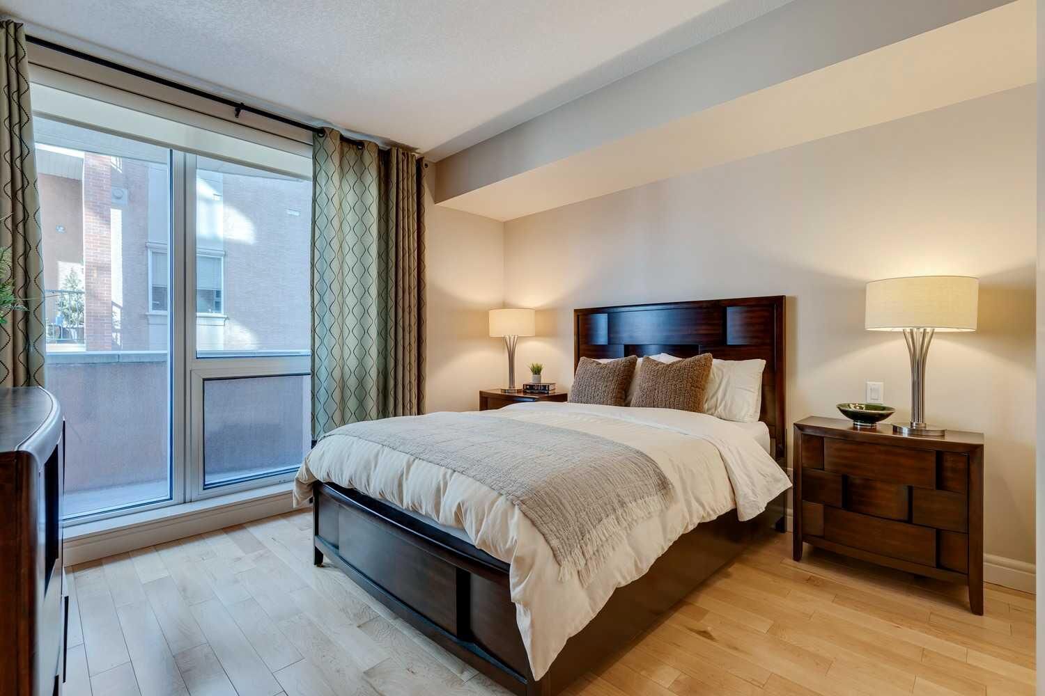 Property Photo: 817 15 Avenue SW 206 AB T2R 0H8