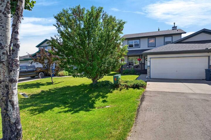 Property Photo: 66 Canoe Close SW AB T4B 2N4