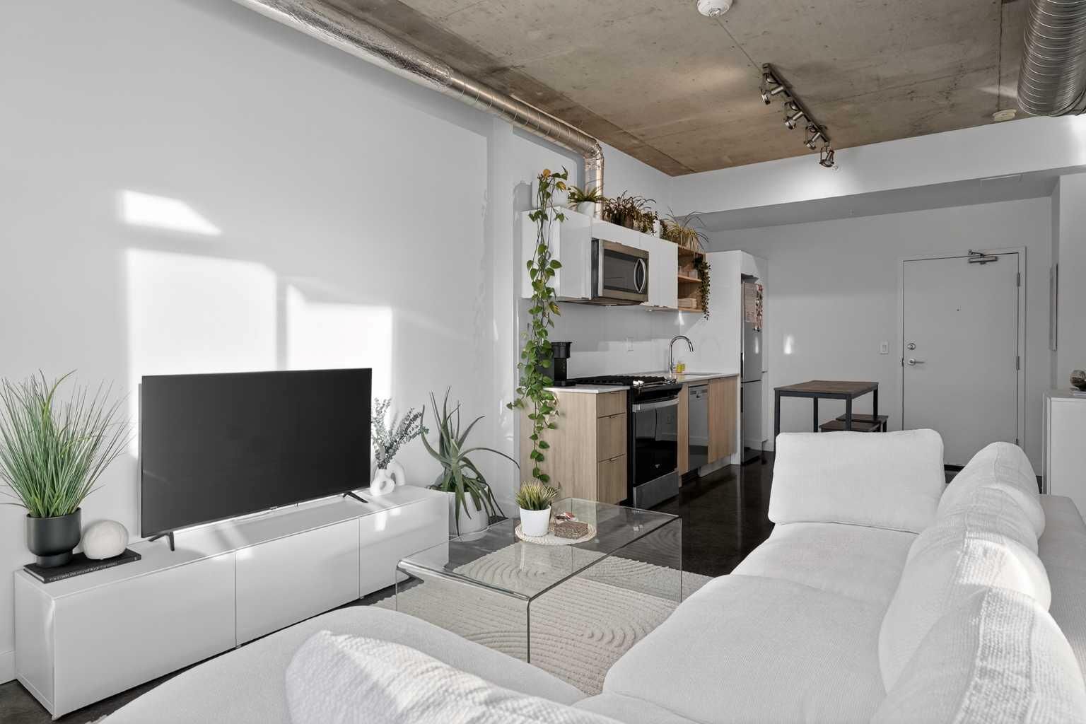 Property Photo:  1319 14 Avenue SW 203  AB T3C 0W3 