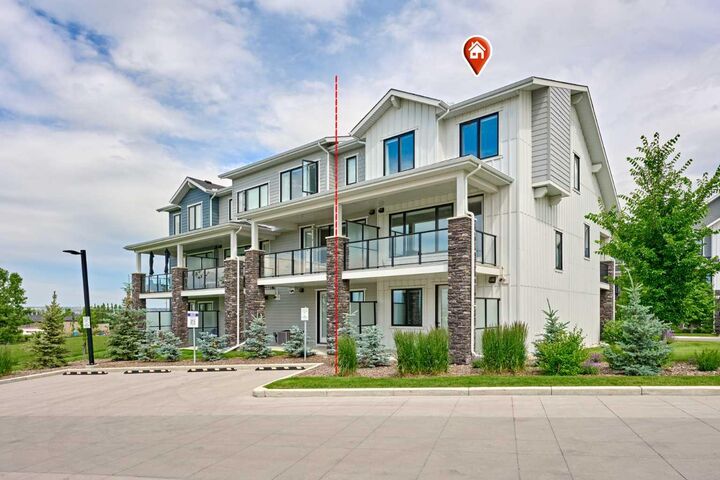 Property Photo: 102 Crestridge Common SW AB T3B 6J5